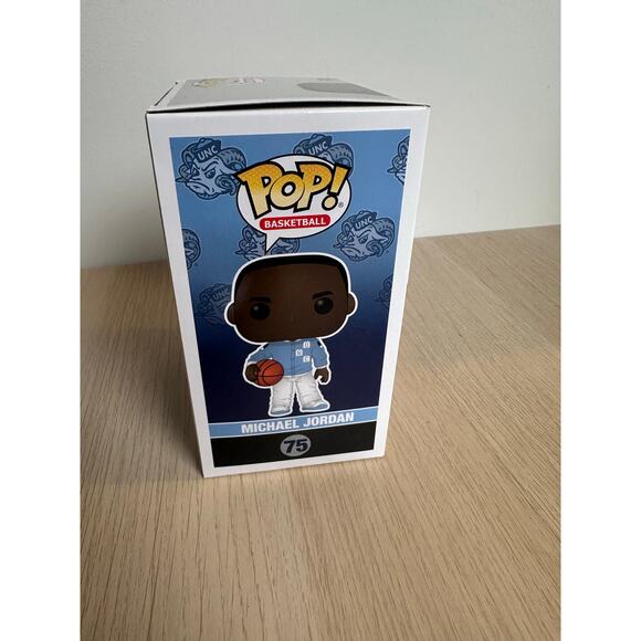 Michael Jordan In Warm-Ups Funko Pop #75 UNC Basketball Vinyl Figure Brand New - Picture 3 of 5